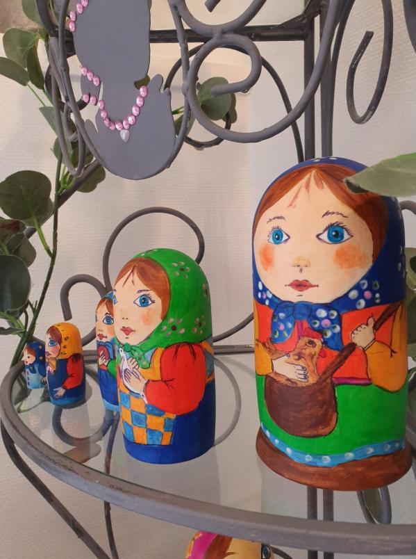 Matriochkas authentiques faites main poupées russes de Fifi au jardin