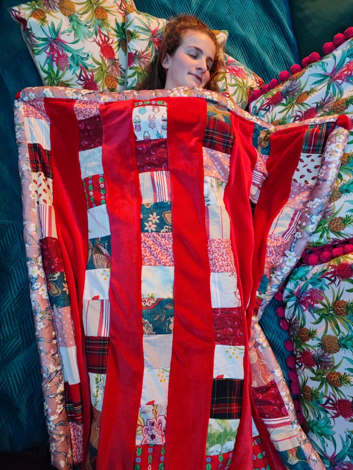 Couverture d endormissement rouge patchwork therapeutique fifi au jardin i6