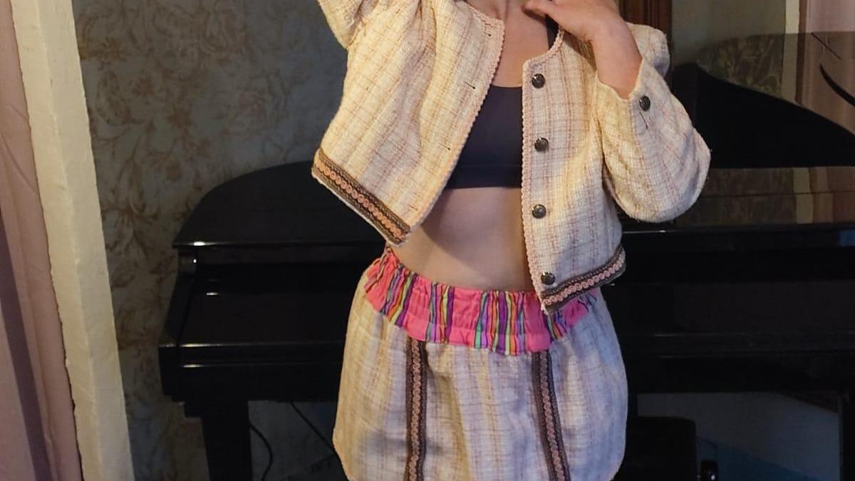 Pantalon veste rose facon chanel fifi au jardin i3 1