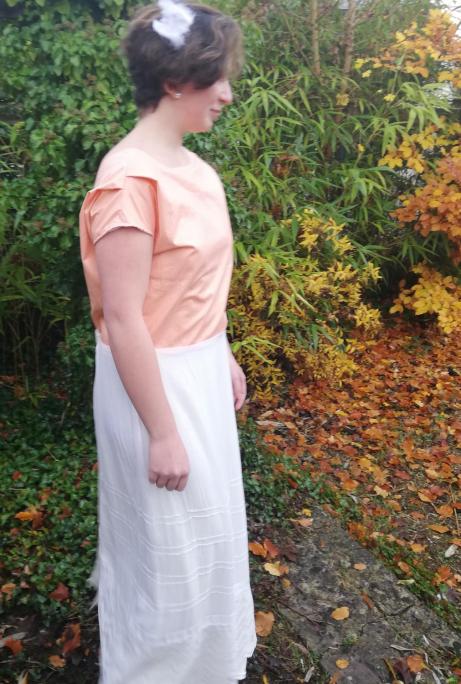 Robe de mariee reversible annees folles fifi au jardin pose 16